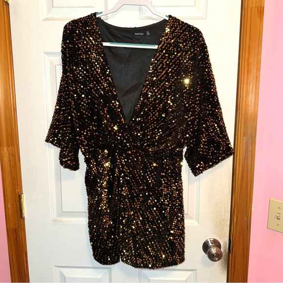 Boohoo Velvet Sequin Knot Front Mini Dress - Picture 2 of 8